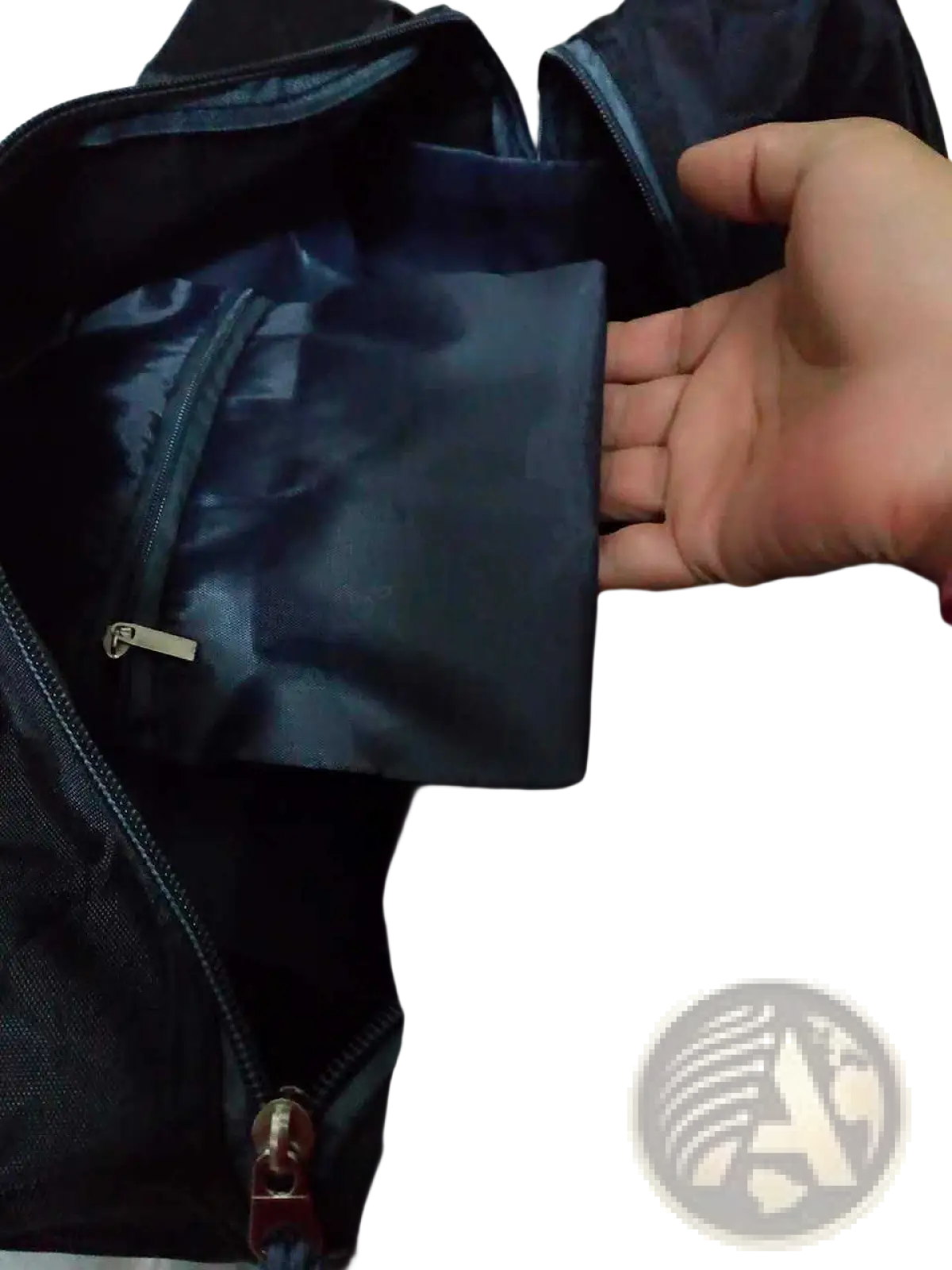 Versatile Athletic Duffel Bag with Buckle Closures
